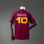 Camiseta West Ham x Iron Maiden The Final
  Frontier Vinotinto Retro - Imagen 2